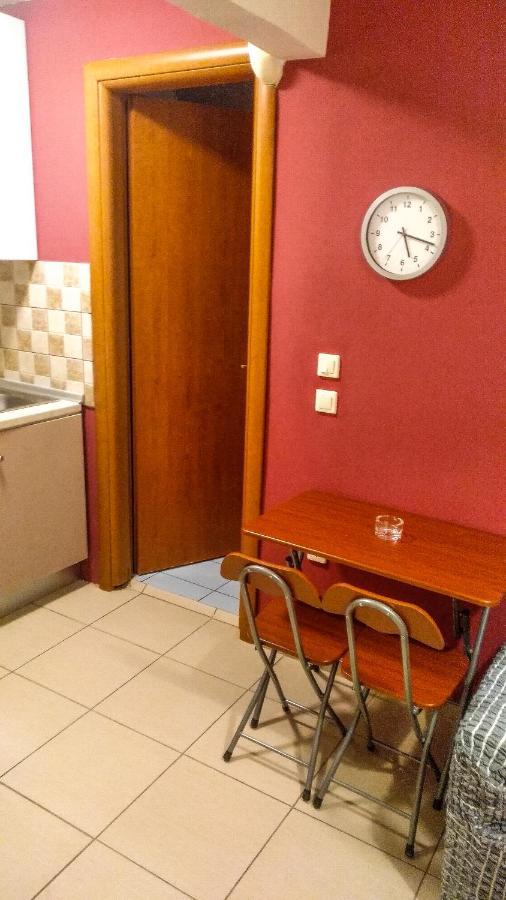 Alexandros Inn テッサロニキ エクステリア 写真